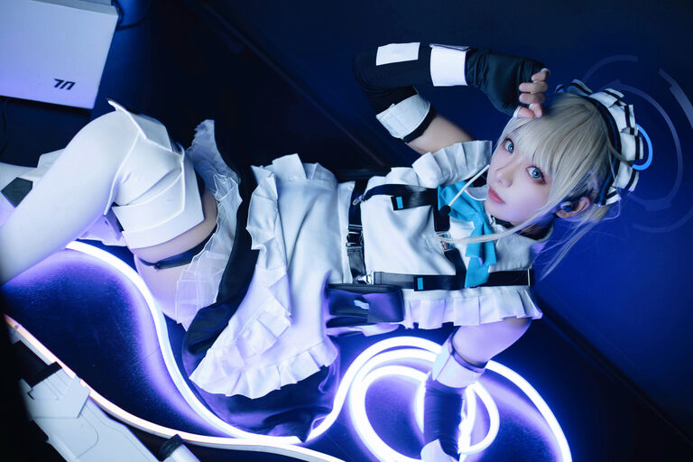 【DL版】初写真集 ブルアカ トキ『BLUE HOUR』
