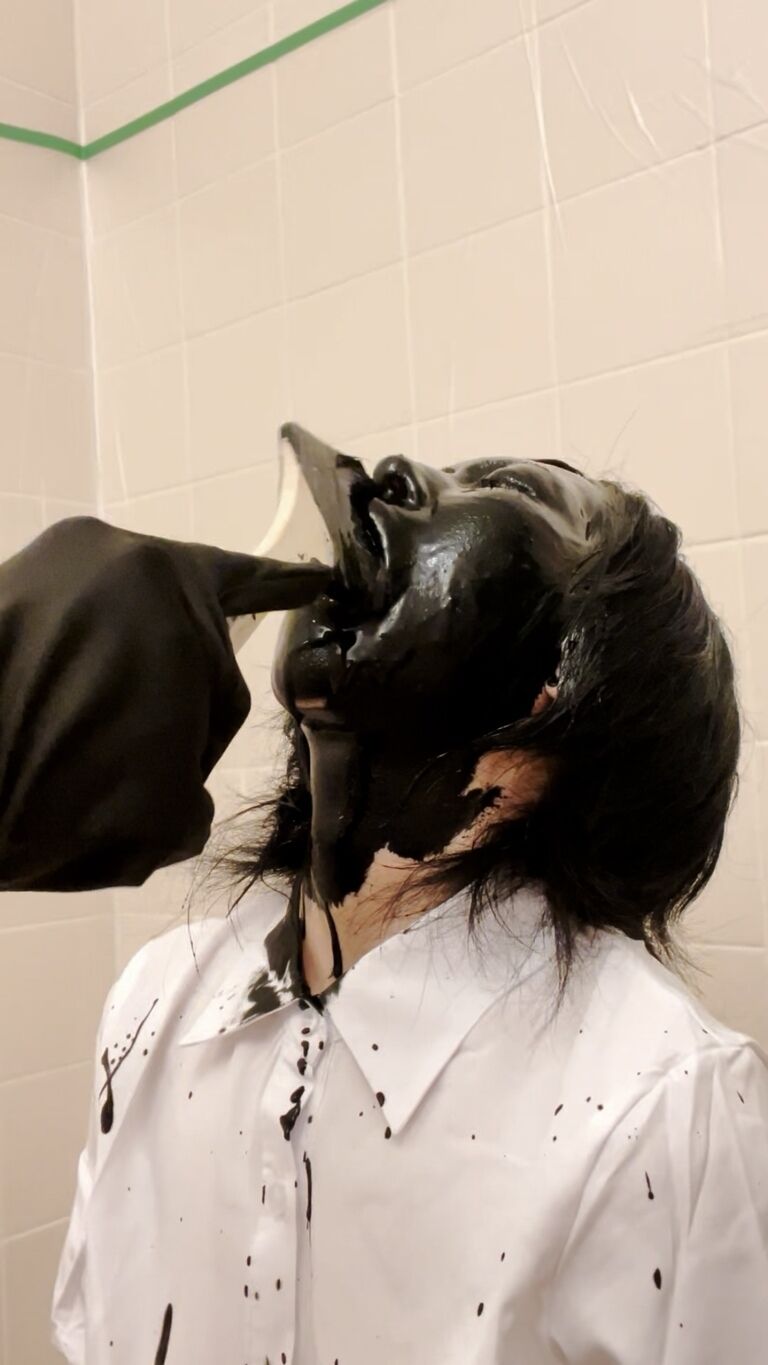 顔責め