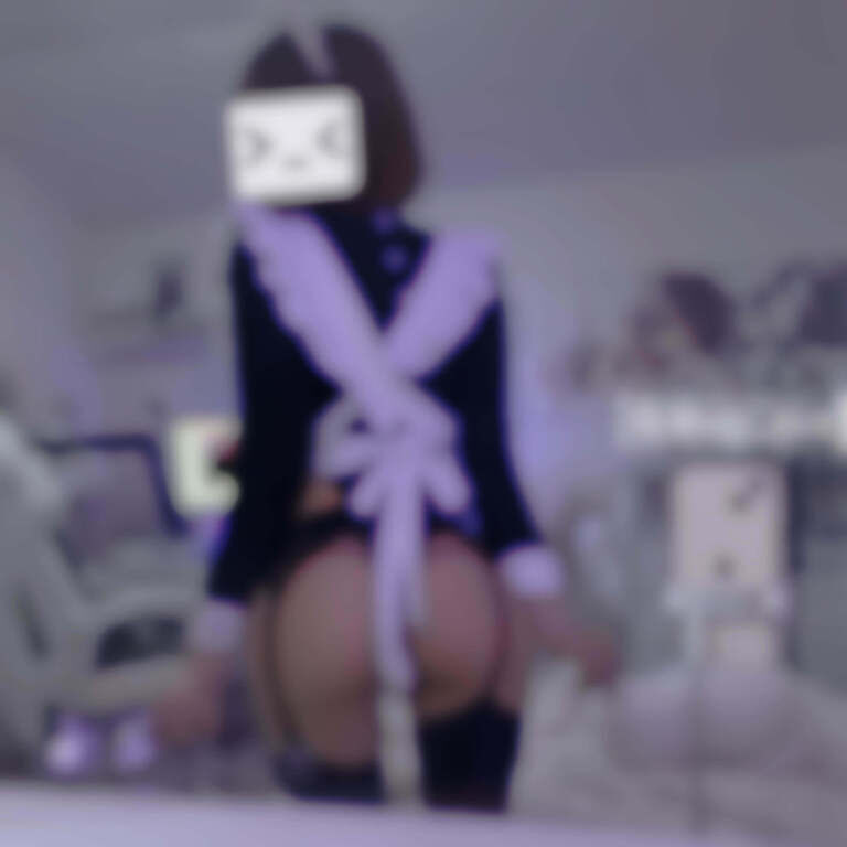 陰キャ下乳メイドさん!?