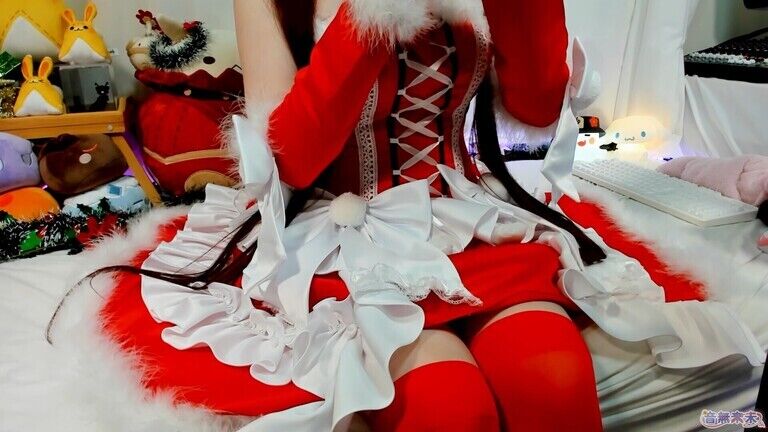 ドレスっぽいサンタコスでバイノーラル雑談♪【Dec. 13, 2024】