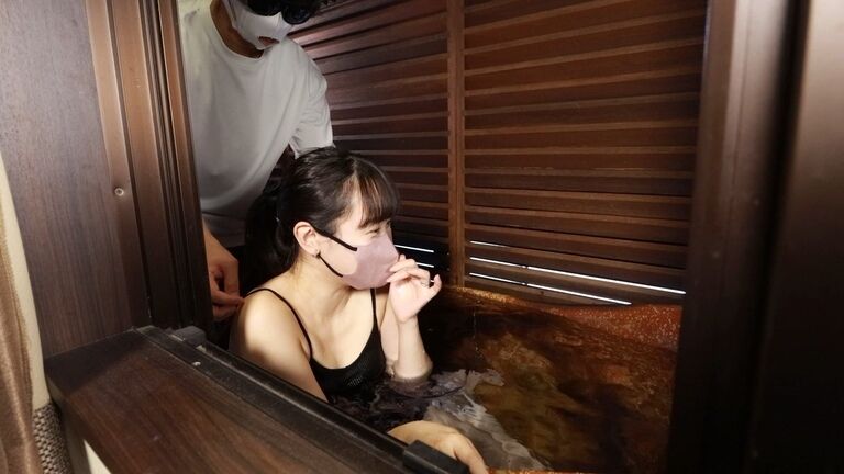 有【くすぐり】温泉女子企画の撮影中、急に人妻くるみさんをくすぐってみました