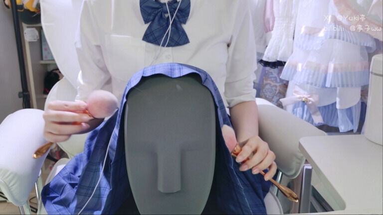 【ASMR動画】甘い制服の秘密時間~顔出しあり