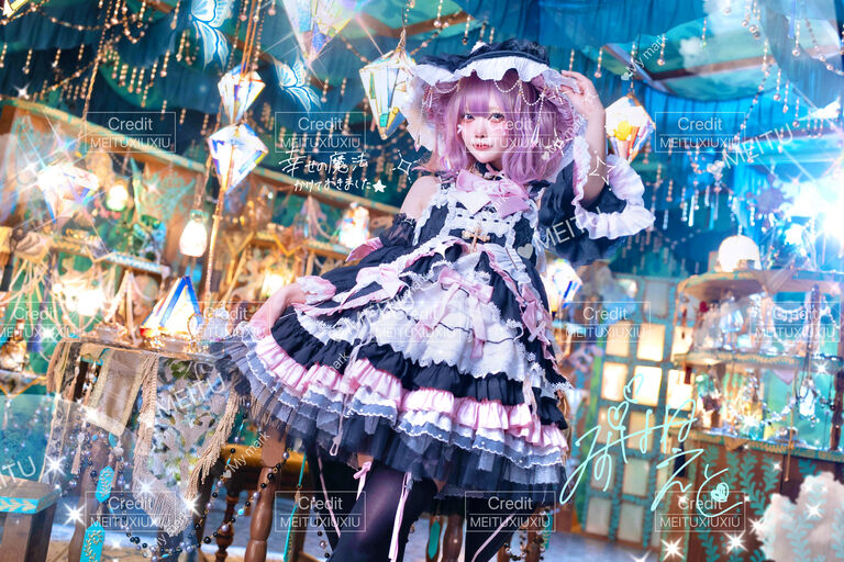 魔女の可愛すぎる衣装本♡今ならブロマイド付き‼︎