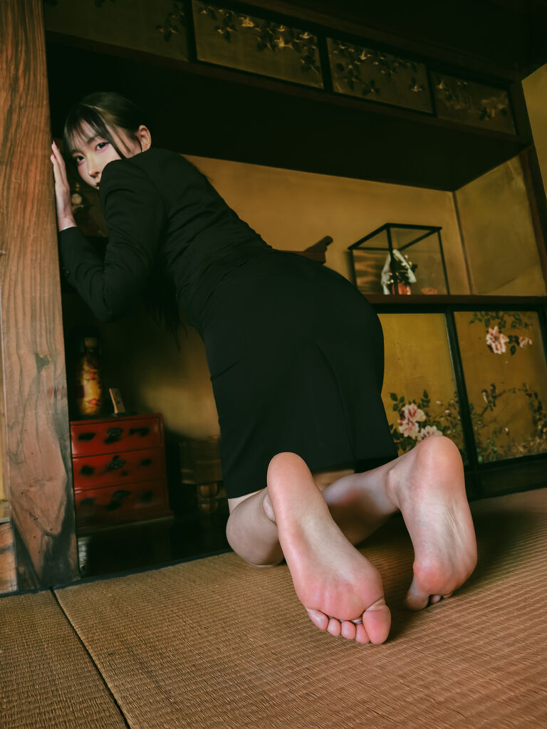 ［伊織芽衣］あのこのあしうら写真展