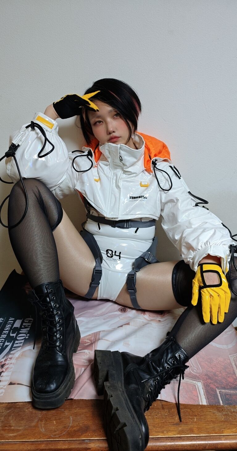 テカテカタイツとサイバー女子