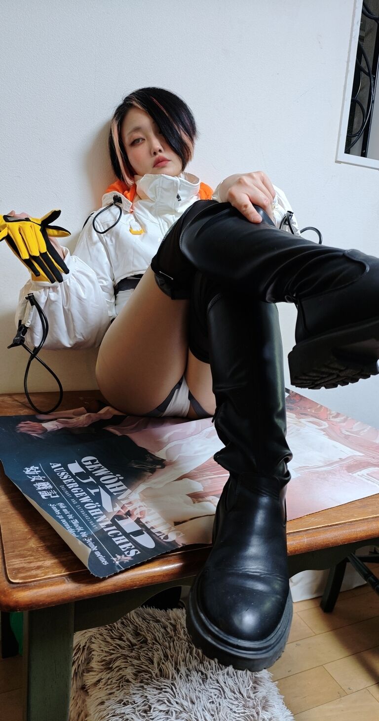 テカテカタイツとサイバー女子