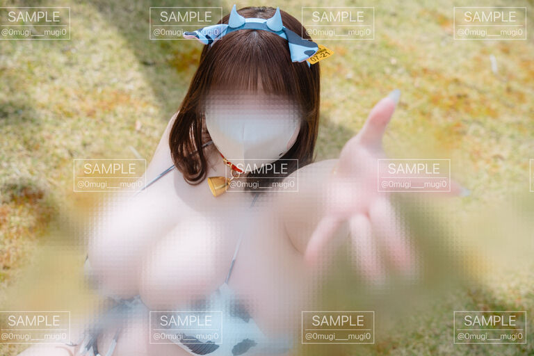【写真＆動画】超爆乳むちむちボディのむぎちゃんには、やっぱり牛ビキニでしょ!!!