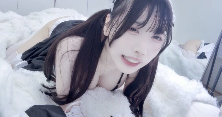 バックで責められてるメイドさん